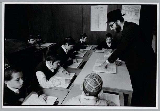 Foto van het godsdienstonderwijs op het Cheider uit ca. 1985.