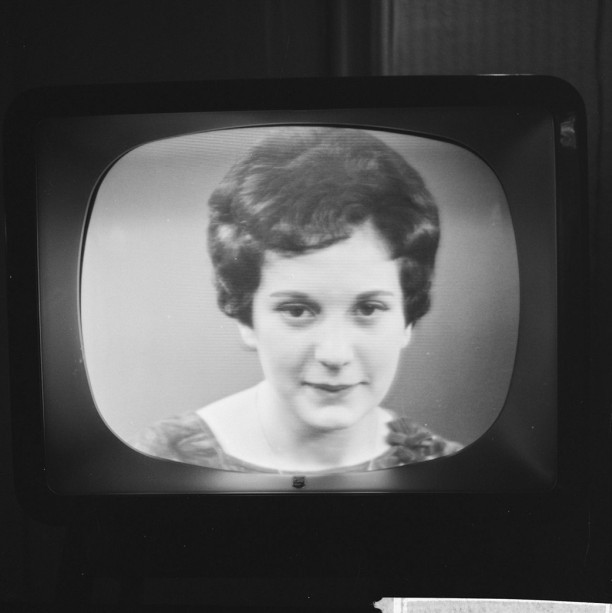 Op 1 december 1961, kort nadat ze als volwassene weer was opgedoken, gaf Anneke Beekman een televisie-interview aan Louis Frequin. Niet verbazingwekkend in een programma van de KRO.